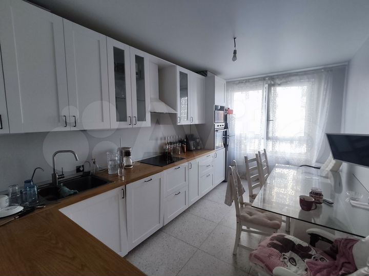 3-к. квартира, 84 м², 3/17 эт.