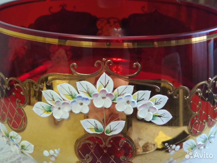 Ваза для фруктов на ножке