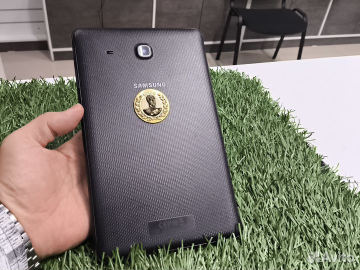 Samsung sm t561