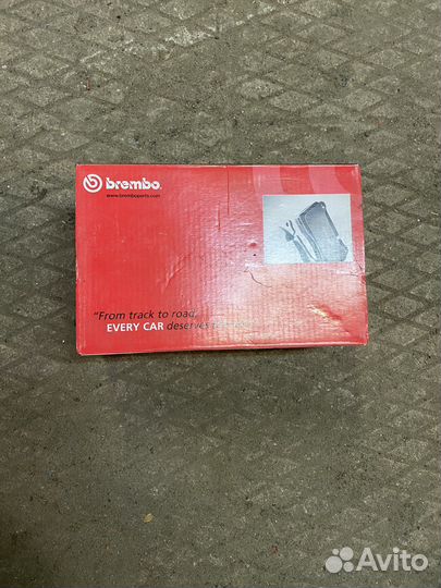 Тормозные колодки Brembo передние