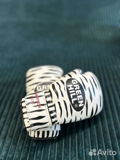 Боксерские перчатки 10 oz