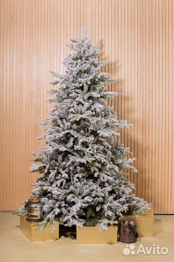 Елка искусственная заснеженная