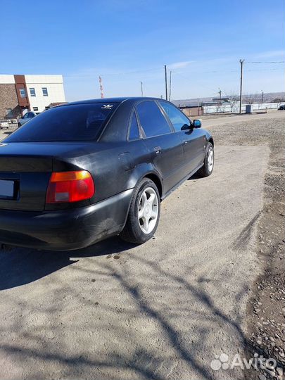 Audi A4 1.8 МТ, 1995, 375 215 км
