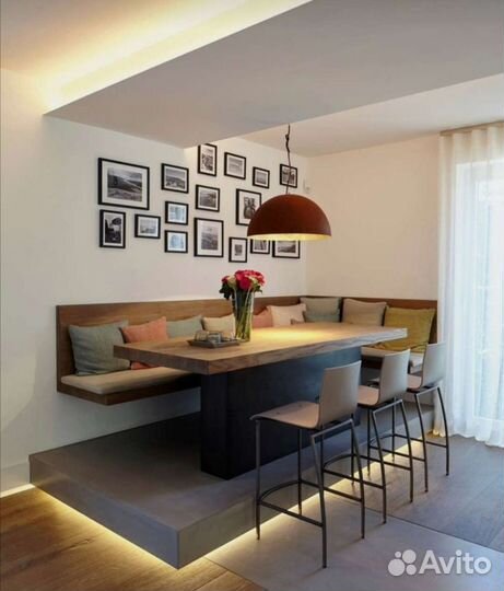 Кухонный уголок со столом