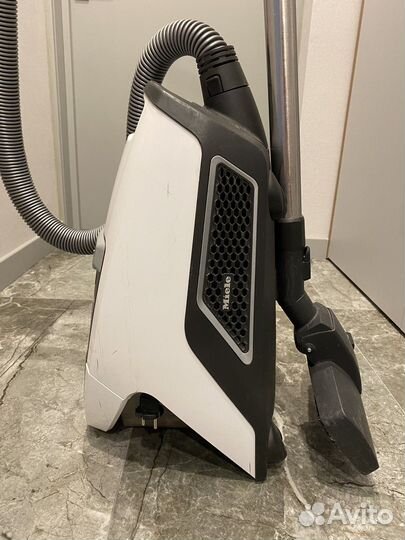 Пылесос Miele Blizzard CX-1 Excellence