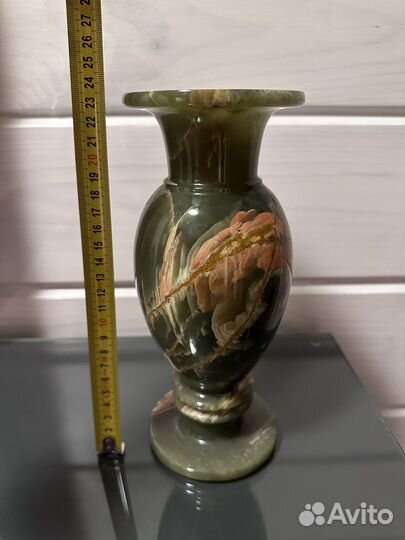 Ваза из оникса