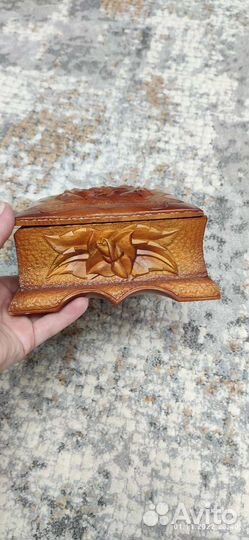 Деревянная шкатулка