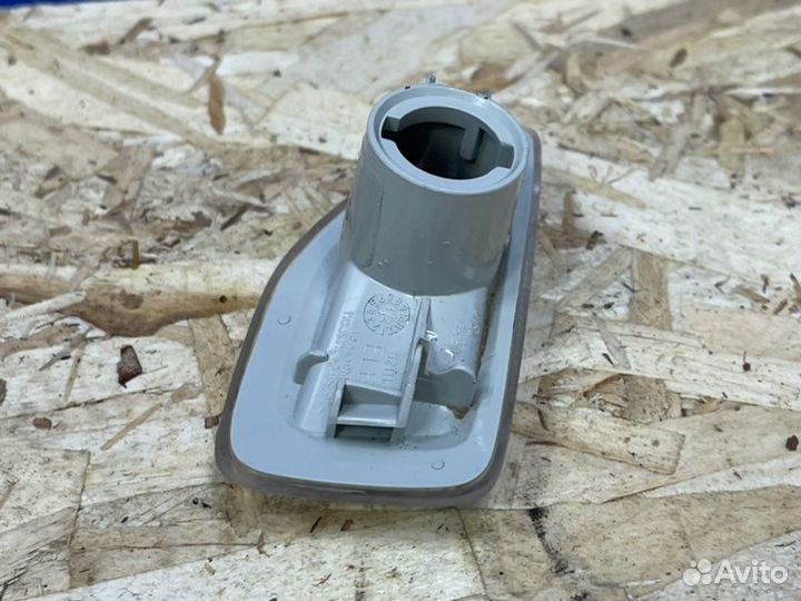 Повторитель поворота передний правый Renault