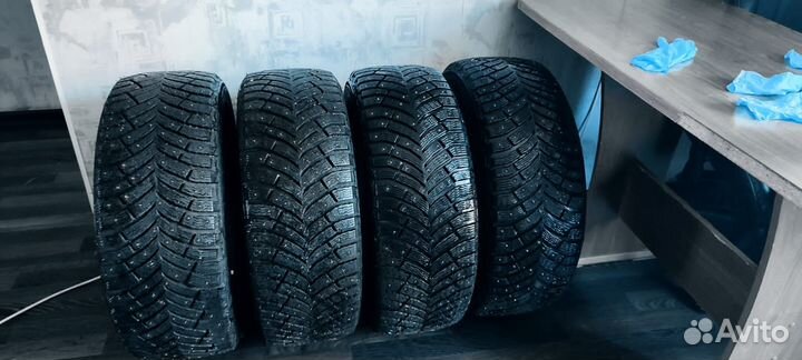 Michelin X-Ice North 4 235/45 R18