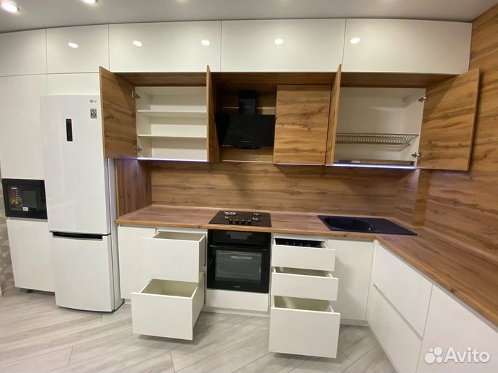 Кухня на заказ с подсветкой