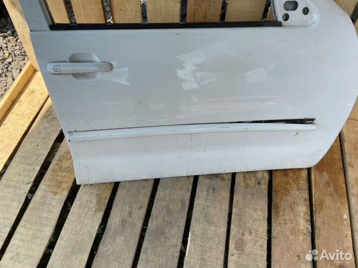 Дверь передняя правая Volkswagen Polo Classic 1997