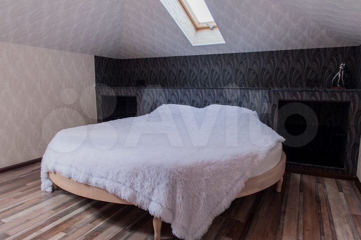 Коттедж 300 м² на участке 8 сот.