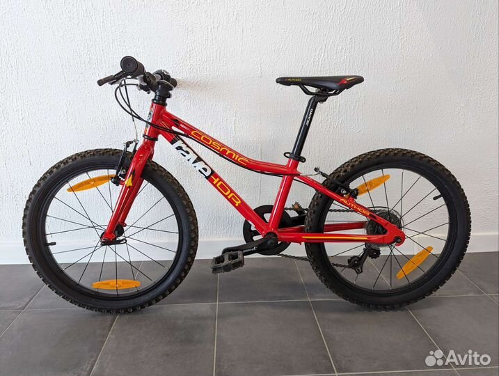 Красный детский велосипед на 5-8 лет