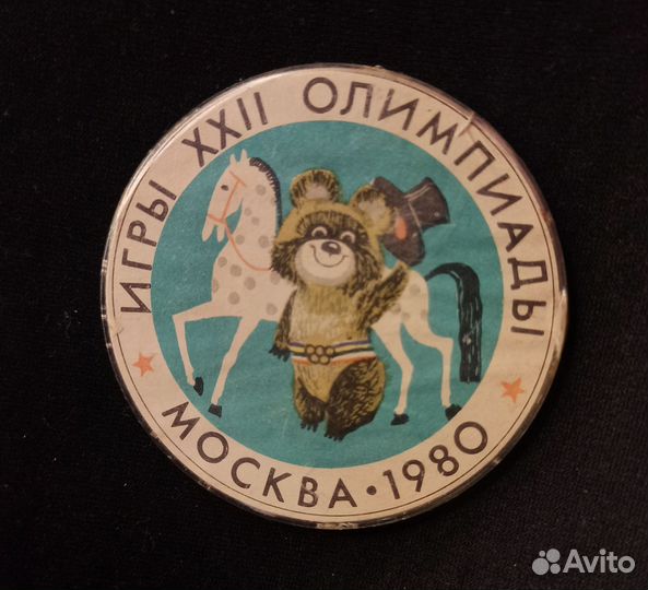 Два значка олимпийский мишка. Пластик