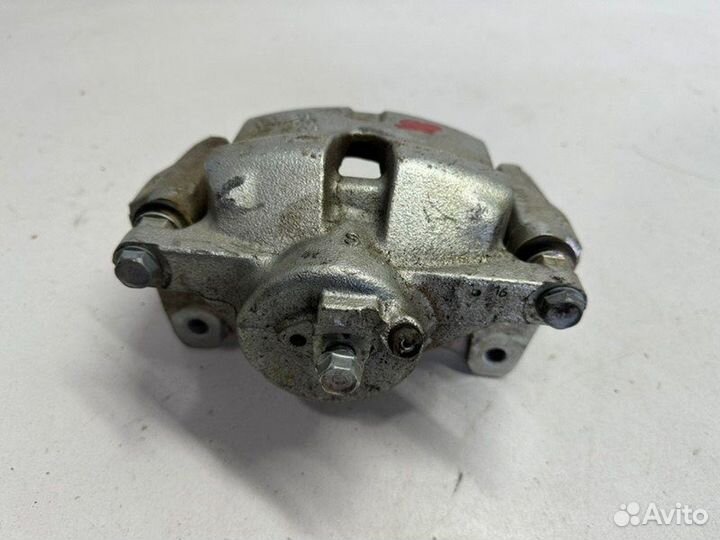 Тормозной суппорт передний правый Toyota Camry