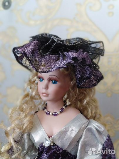 Коллекционная фарфоровая куколка 40 см из Европы