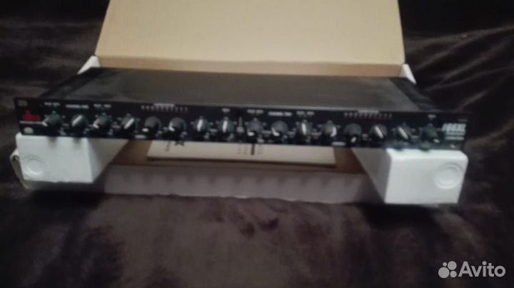 Компрессор/лимитер двухканальный DBX 166XL