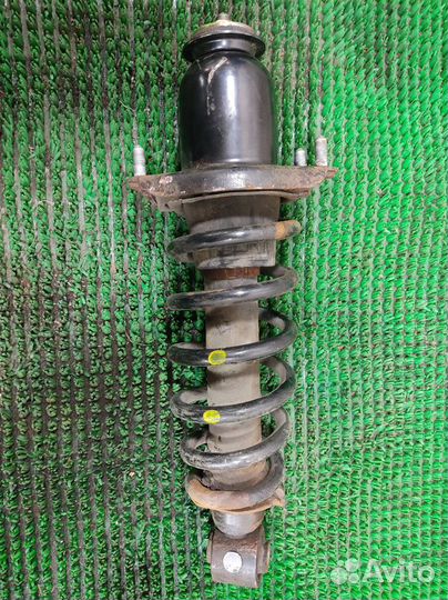 Стойка амортизатора задняя правая Toyota Avensis