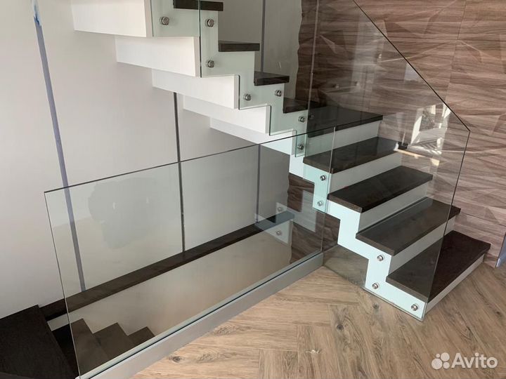 Стеклянные перила для дачи