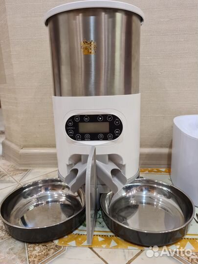 Автоматическая кормушка для кошек и собак 4.5л