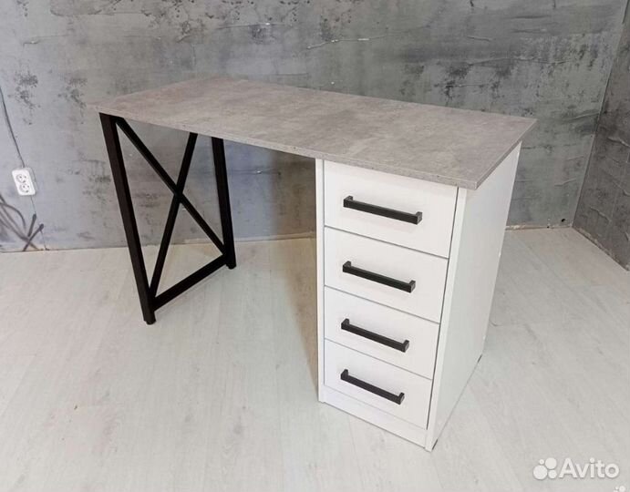 Маникюрный стол лофт