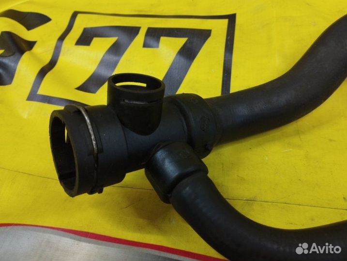 Патрубок системы охлаждения Volkswagen Passat B5+