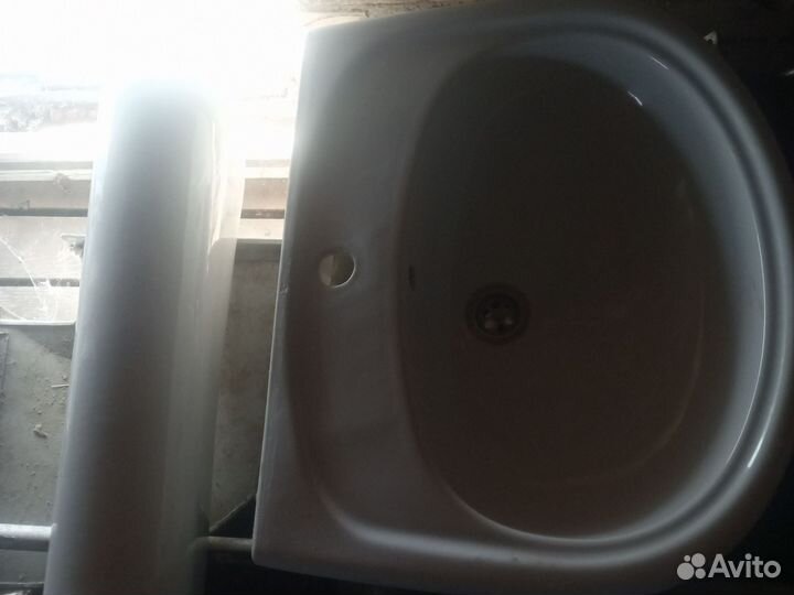 Раковина с пьедесталом бу в отличном состоянии