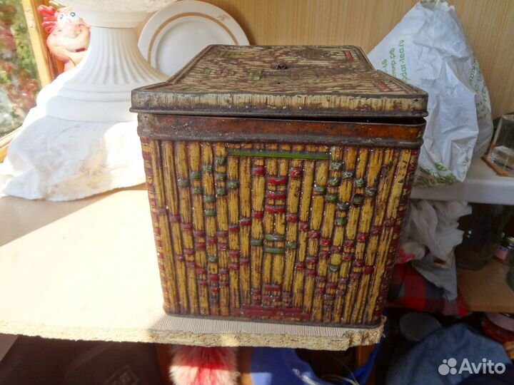 Жестяная старинная коробка