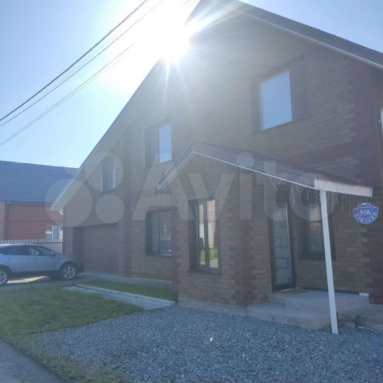 Коттедж 293 м² на участке 10 сот.