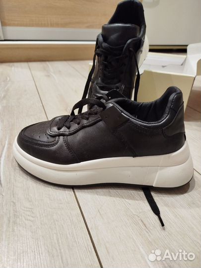 Кроссовки женские 38 размер бу