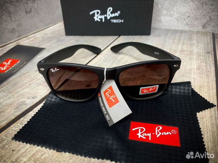 Солнцезащитные очки Ray Ban