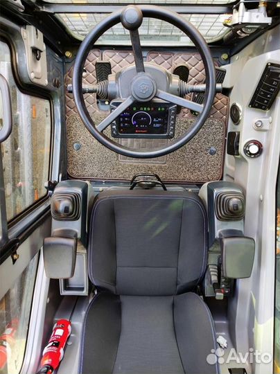 Колёсный экскаватор XINYUAN B70S, 2024