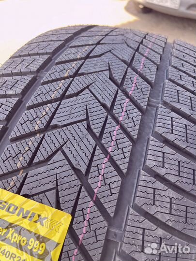 Sonix WinterXPro 999 275/40 R22 и 315/35 R22 117T