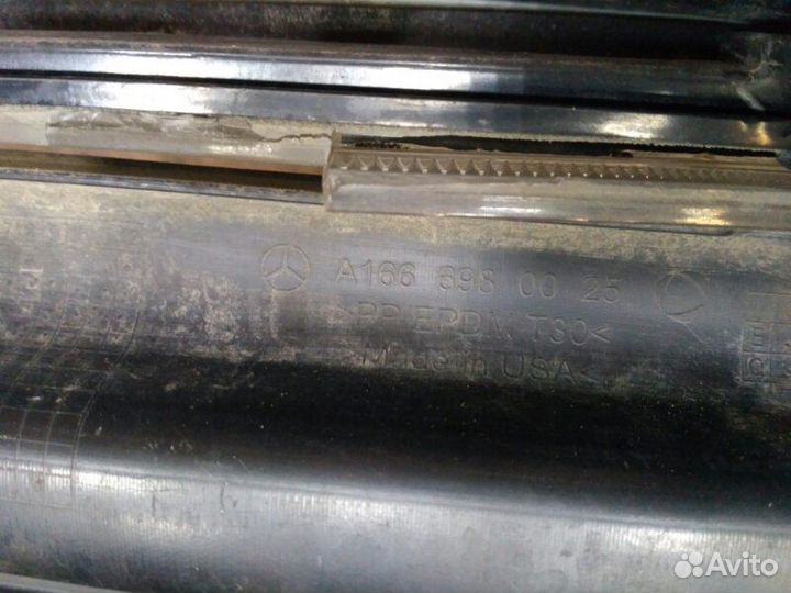 Накладка порога наружняя левая Mercedes-Benz