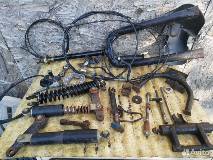 Для скутера сиденье,и запчасти