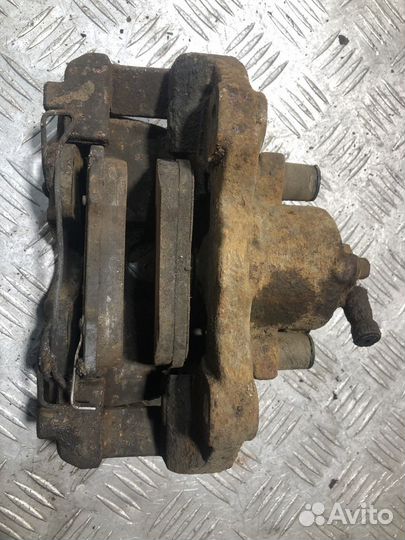 Суппорт передний правый Opel Astra H