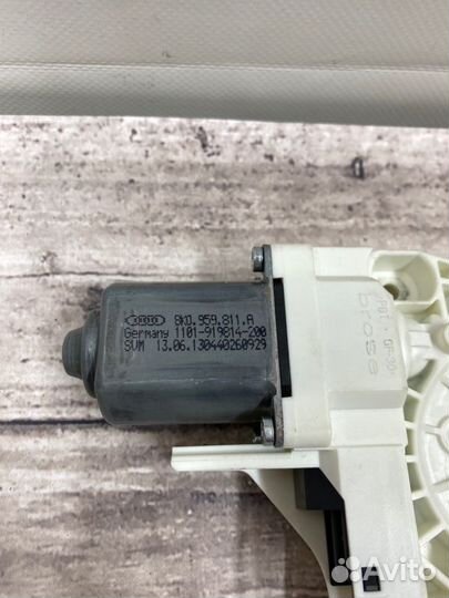 Мотор стеклоподъемника задний левый Audi A6