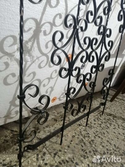 Кованая вешалка