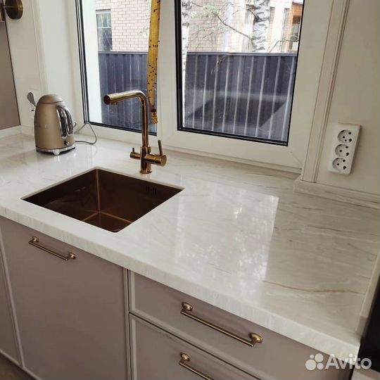 Столешница из искусственного камня (кварц, акрил)