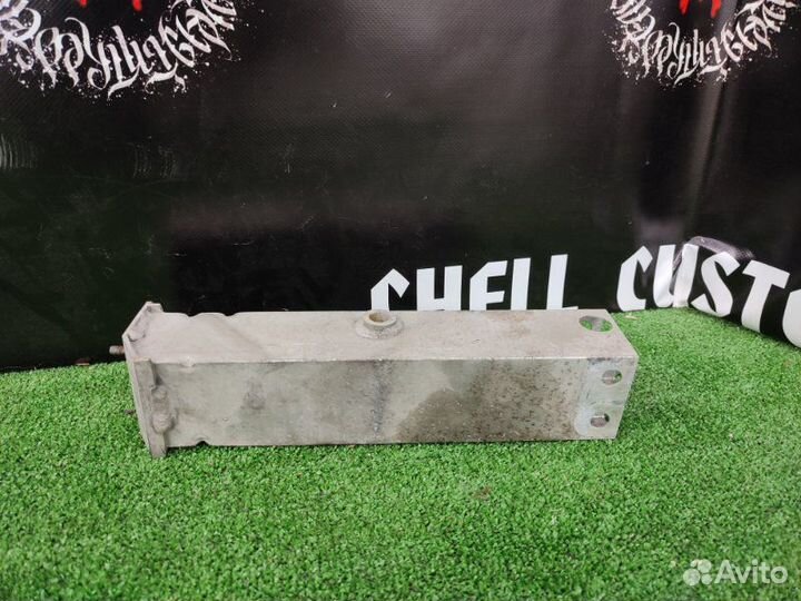 Кронштейн усилителя бампера передний правый Lexus