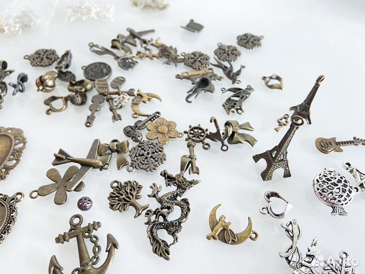 Подвески, бусины для рукоделия,ресницы для игрушек