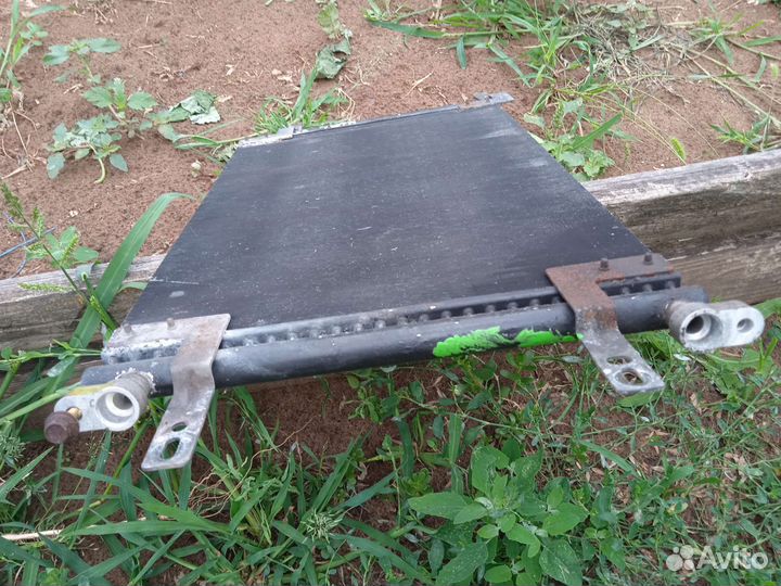 Радиатор кондинционера,передние тормозные колодки