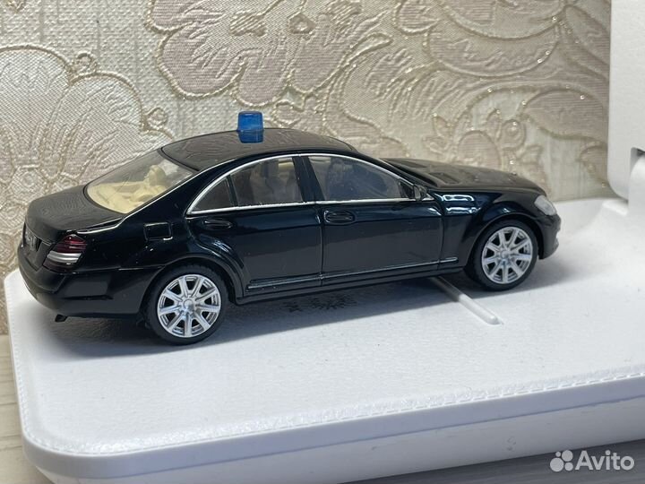 Модель автомобиля Mercedes-Benz s221