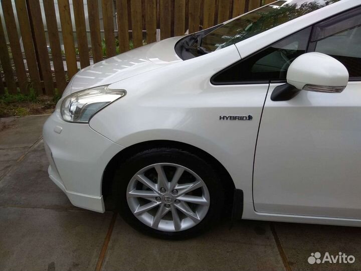 Toyota Prius Alpha 1.8 AT, 2011, 177 000 км