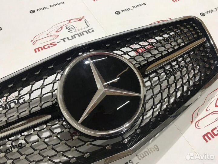 Решетка Mercedes Diamond W212 Black 09-12г Дистр