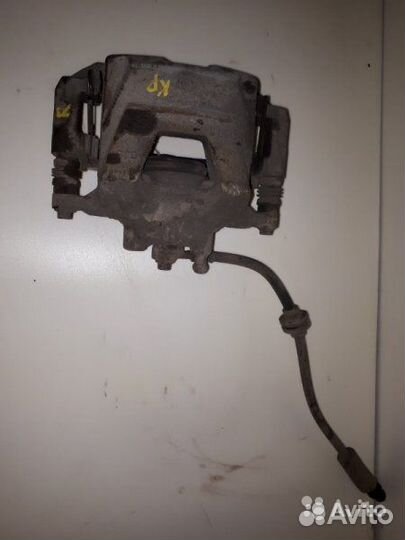 Суппорт передний правый Шевроле Круз