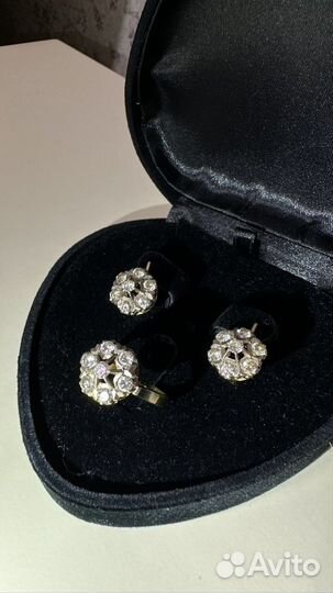 Золотые серьги с бриллиантами 750 пробы