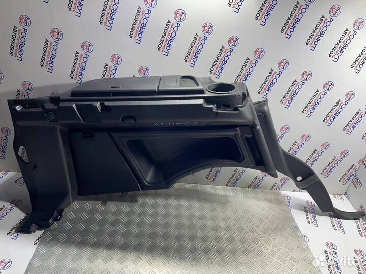 Обшивка багажника Land Rover Discovery