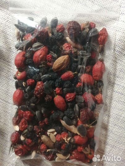 Лакомства для попугаев, грызунов, белок, улиток