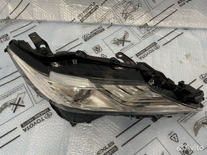 Фара правая toyota camry 75 оригинал